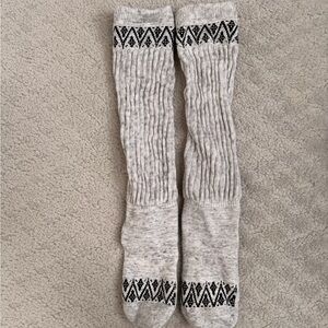 Tavi Grip Gray Knit Socks with Black Pattern